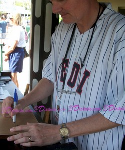 Star Wars Weekends 2011 Stitch as Yoda Nr15 Tom Kane Signing